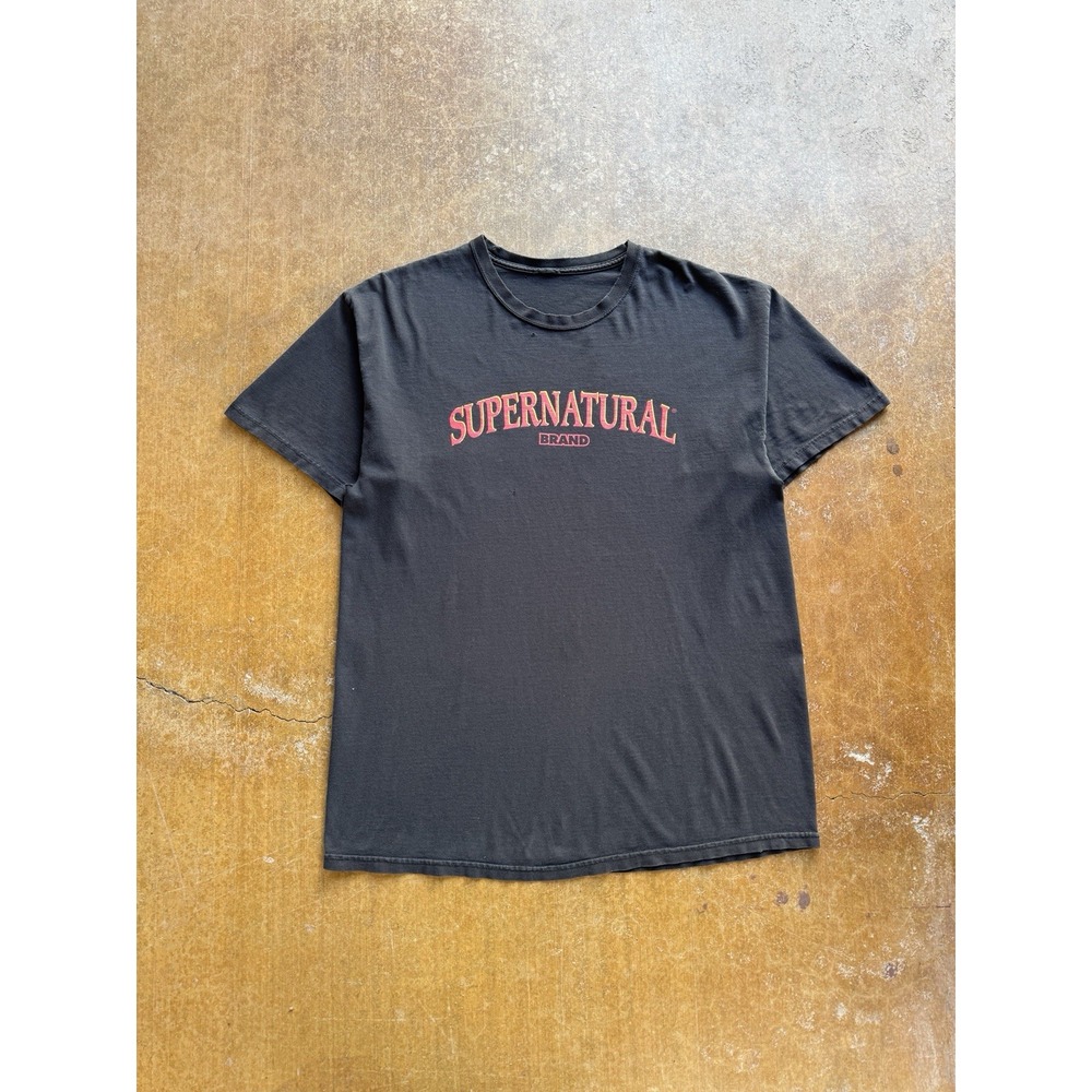 VTG Y2K Distressed Supernatural Brand Spell Out Show Series Promo T-Shirt Large